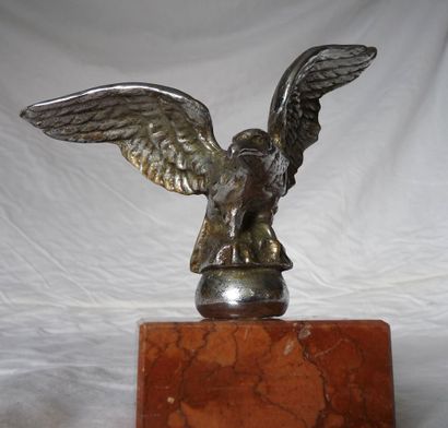 null "Aigle sur globe", Bronze dans le goût de Ruffony, 1928, Haut 125 mm.