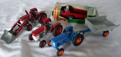 null Lot de 3 tracteurs et 2 remorques agricoles Corgi toys, matchbox et Joal (boite...