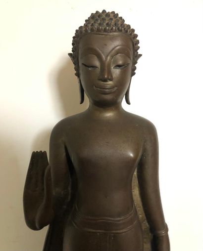 null LAOS, XVIIIe siècle

Statuette en bronze de patine claire, représentant Bouddha...