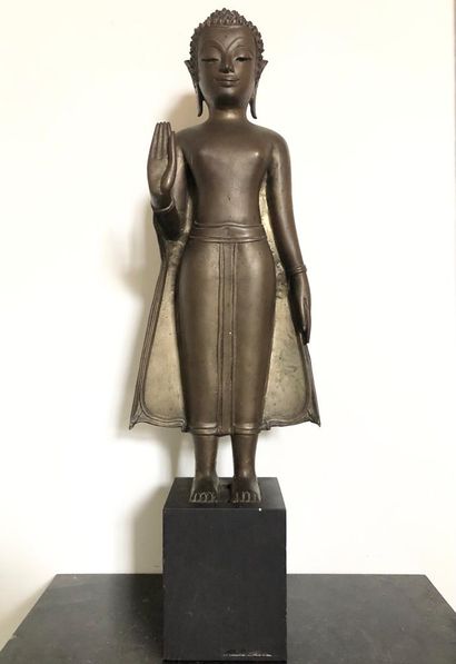 null LAOS, XVIIIe siècle

Statuette en bronze de patine claire, représentant Bouddha...