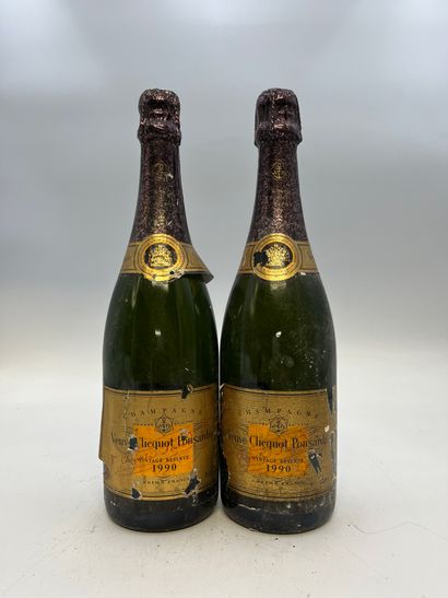 2 bouteilles CHAMPAGNE VEUVE CLICQUOT 1990...