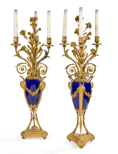 null A PAIR OF LARGE CANDELABRES in gilded and chased bronze with three moving arms...