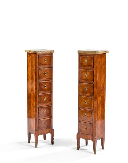 null PAIR OF CHIFFONIERS in veneered wood and marquetry opening with six drawers...