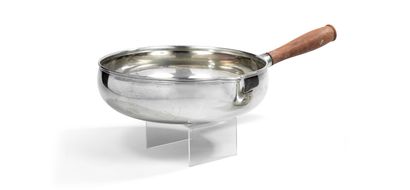 null PUIFORCAT



Flat silver saucepan with molded contour, wooden side grip.



Minerve...