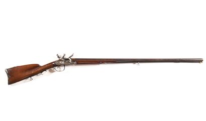 null SYSTEM FLINTLOCK DOUBLE SHOTGUN. 
Round, table-top barrels, with thunder-blued...
