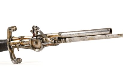null FINE ROUET PISTOL DAGGER. 
Round pommel chased with eight-petal flowers on both...
