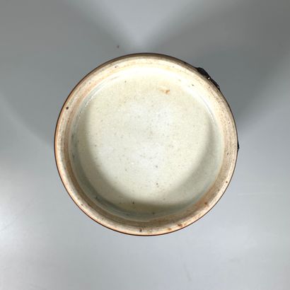null CHINE
Vase en porcelaine émaillée noir.
XIXe siècle
H : 21 cm