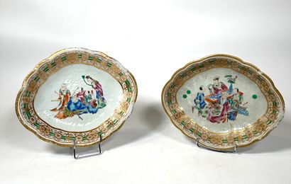 null CHINE
11 asiettes rondes et 2 coupes polylobées en porcelaine de Canton à décor...