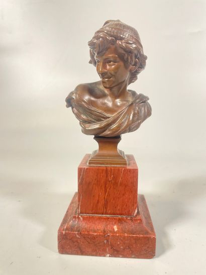  Jean-Baptiste CARPEAUX (1827-1875)
Le Rieur Napolitain
Buste en bronze. Socle colonne... Gazette Drouot