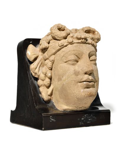  GRECO-BUDDHIC ART OF GANDHARA, 3rd-4th century A.D.
Large Boddhisattva head in patinated... Gazette Drouot