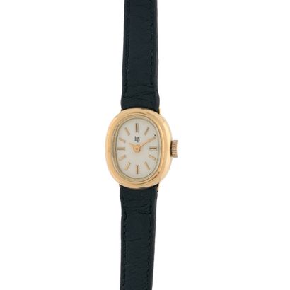 null LIP
Ladies' watch.
Circa: 1970.
Yellow gold 750/1000 oval case with oval dial....