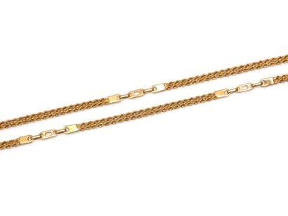 null NECKLACE
holding two rope links punctuated with geometric elements. Set in 18K...