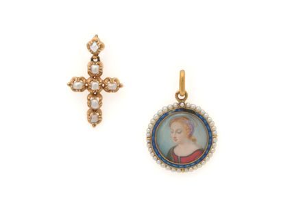 null PENDANT MEDAL
holding a painting of a haloed woman surrounded by enamel (bumps)...