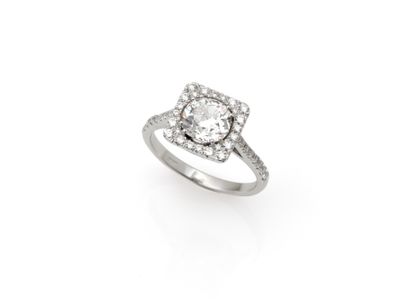null RING
square-shaped, holding in its center a 1.50 carat old-cut cushion diamond...