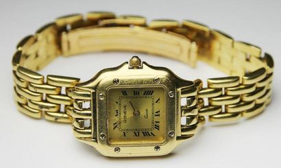 null MONTRE en or jaune le cadran rectangulaire. Poids brut: 57,1 g