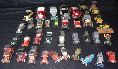 Lot comprenant 36 miniatures