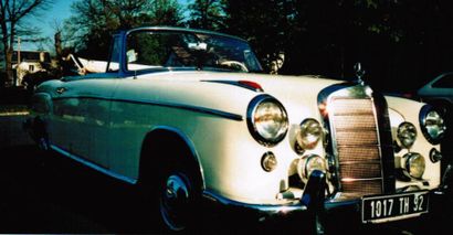 1957 MERCEDES-BENZ 220S Cabriolet Au sortir de la guerre, l'image de Mercedes est...