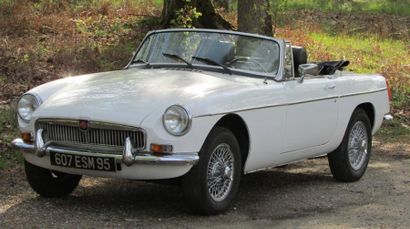 1979 MG B Cabriolet Châssis n° GHN5UL475969G Carte grise française C'est au salon...