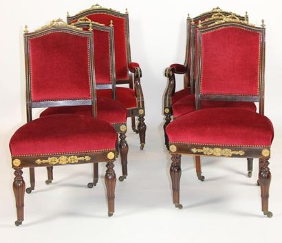 null MOBILIER DE SALON en palissandre et bronze doré comprenant 4 chaises et une...