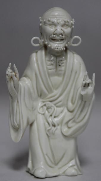CHINE BOUDDHA en porcelaine blanc de Chine Début XXème siècle Haut: 16,3 cm