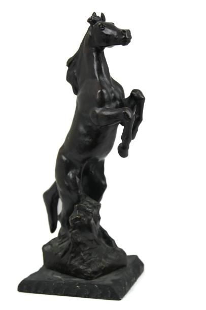 Louis de MONARD (1873-1939) Cheval cabré Bronze à patine brune signée. Epreuve d?auteur....