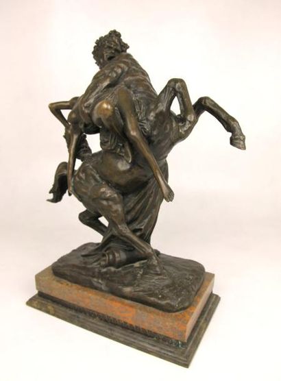 C. BAIBERT (XIX) L'enlèvement des Sabines Bronze à patine brune Signé sur la terrasse...