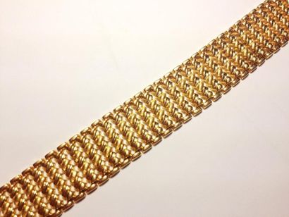 null BRACELET manchette en or jaune. Poids brut : 36 g