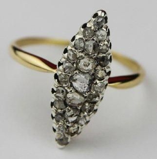 null BAGUE MARQUISE en or jaune ornée de diamants de taille rose? Poids brut: 5,1...