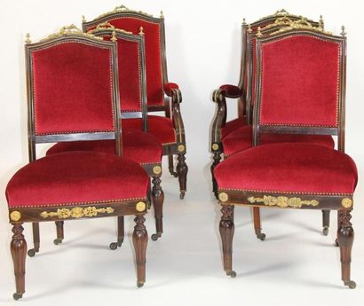 null MOBILIER DE SALON en palissandre et bronze doré comprenant 4 chaises et une...