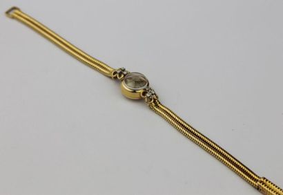 OMEGA MONTRE en or jaune, le bracelet deux rangs style tubogaz, la cadran épaulé...