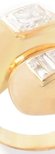 SUZANNE BELPERRON BAGUE en or jaune stylisant le «yin et yang» ornée d ?un diamant...