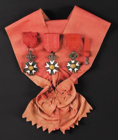 null Echarpe de Grand Croix de la Légion d'honneur. En moire rouge, avec son noeud....