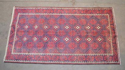 null BELOUTCHISTAN (Iran), à tarentules et crochets stylisés 262x140cm