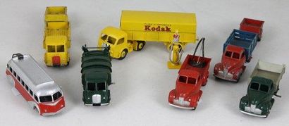 Dinky Toys (France) Fourgon Panhard Kodak (TBE) Pompe à essence (BE) Bétaillère rouge...