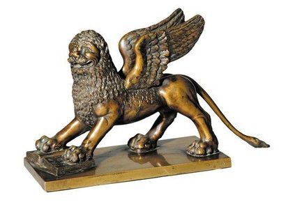 null STATUETTE en bronze patiné représentant un lion ailé symbolisant l?évangéliste...