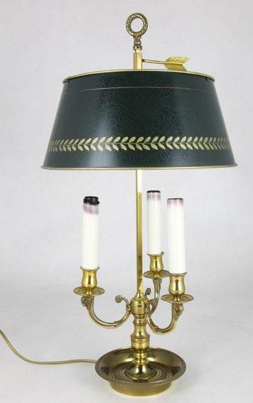 null LAMPE-BOUILLOTTE en bronze doré et ciselé à trois bras de lumières, avec son...