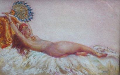 C. DAMMERON (XXème siècle) Femme alanguie Pastel signé en bas à droite 27 x 42 cm...