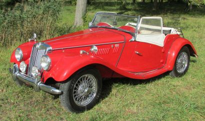 1954 MG TF roadster,"En ce début d'année 1953, MG faisant face à la chute des ventes...