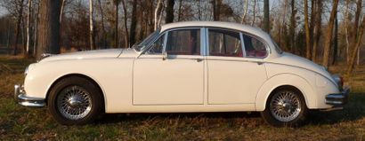 1961 JAGUAR MKII
"La première berline à carrosserie monocoque de Jaguar est née en...