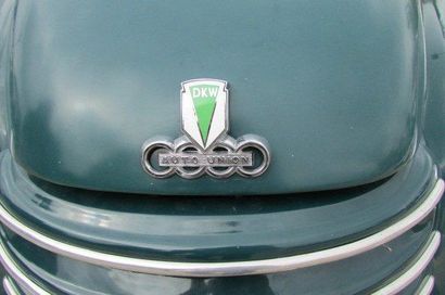 1954 DKW Sonderklasse 3=6
"C'est en mars 1953, que la firme allemande Auto Union...