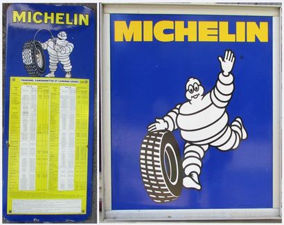 null "Plaque MICHELIN, double faces, 68 x 68 cm, avec son support mural; ainsi qu'une...