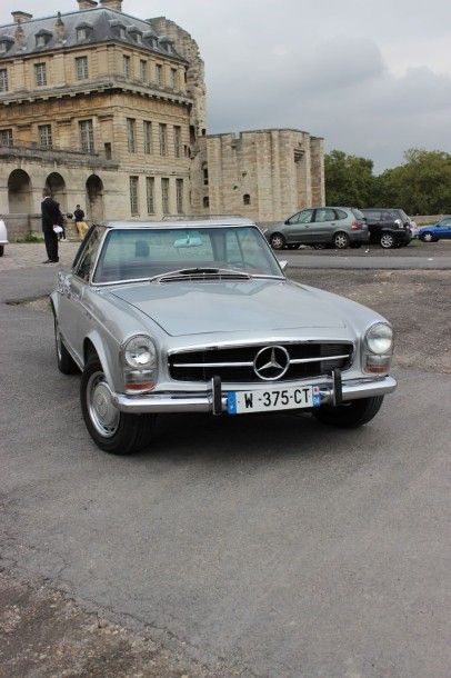 1968 MERCEDES 280 SL
"«Pagode», tel est le surnom des cabriolets Mercedes SL W113...