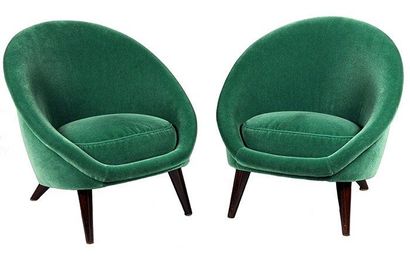 JEAN ROYERE (1902-1981) attribué à Paire de fauteuils "oeufs" en velours vert reposant...