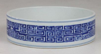 CHINE Coupe en porcelaine bleu blanc Signé XXème siècle Diam: 17 cm