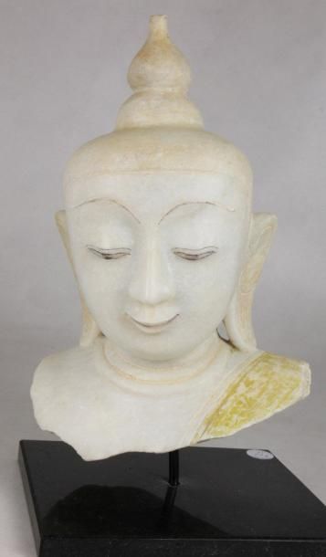 BIRMANIE Tête de Bouddha en albâtre XVIIIème siècle Haut: 45 cm Expert: Cabinet ...