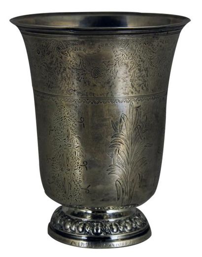 null GRANDE TIMBALE TULIPE fleuri en argent sur piédouche à ogive Poinçon 1er coq,...