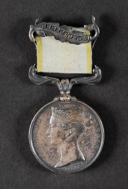 null Médaille de Crimée, par Wyon. En argent. Ruban à agrafe anglaise «SEBASTOPOL»....