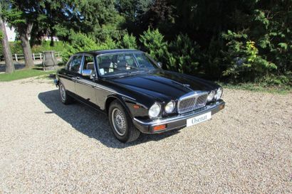 1989 DAIMLER DOUBLE-SIX Châssis N°: SAJDDALW4CA481933
 Carte grise Française

 Achetée...