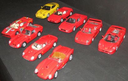 Lot comprenant 9 Ferrari au 1/18éme 