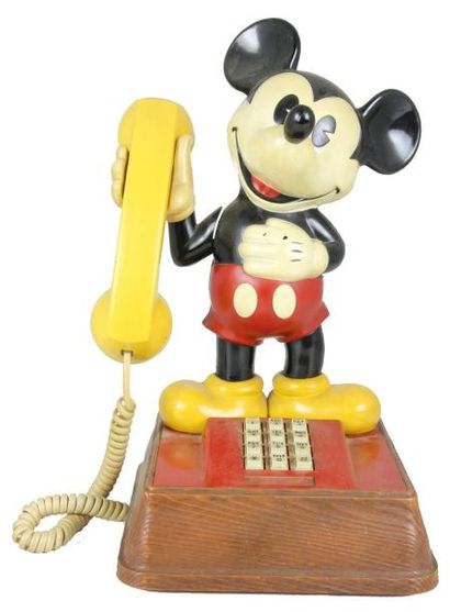 ANNÉES 1970 The Mickey Mouse Phone" en plastique, entourage du socle en bois American...